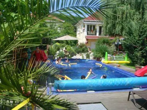 Holiday Vendégház és Szabadidőkert