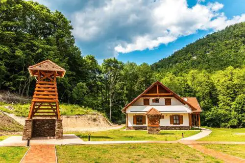 RÖNK - Rostallói Turistaház és Látogatóközpont