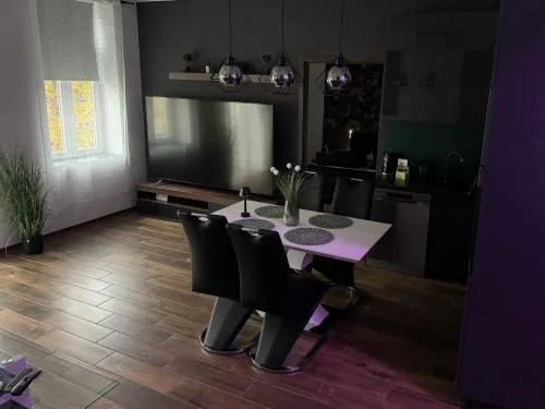 NewPlace Luxury Apartment
