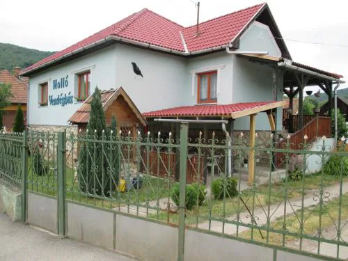 Holló Vendégház