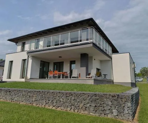 Villa Almond