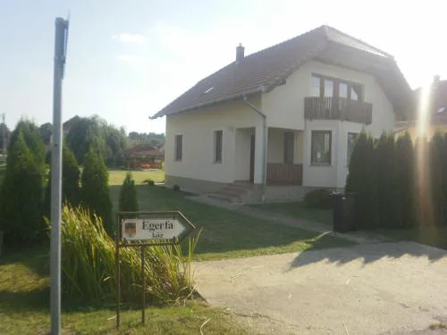 Zalakarosi Égerfa Nyaralóház Földszinti és Emeleti Apartman