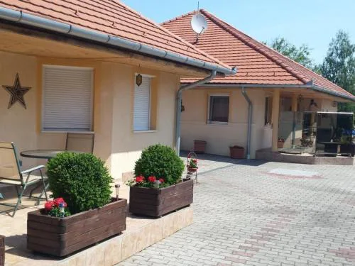 Holiday Home Hochwertiges Ferienhaus Steffi mit Terrasse by Interhome