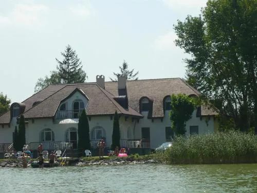 Aranyhídszálló