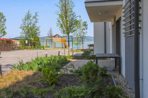 Platán Holiday Apartman with lakeview