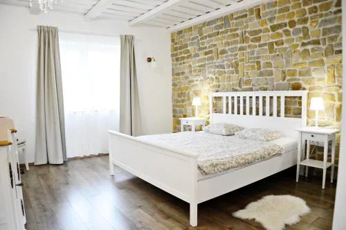 R Cottage Jacuzzival