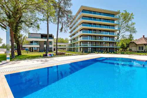 Bonnie-Premium Lelle Waterfront Private Apartment