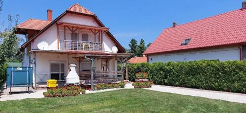 Ferienwohnung mit Pool, WLAN direkt am See 70qm