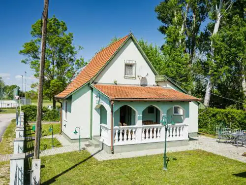 Holiday Home Green House by Interhome