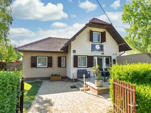 Holiday Home Iris by Interhome