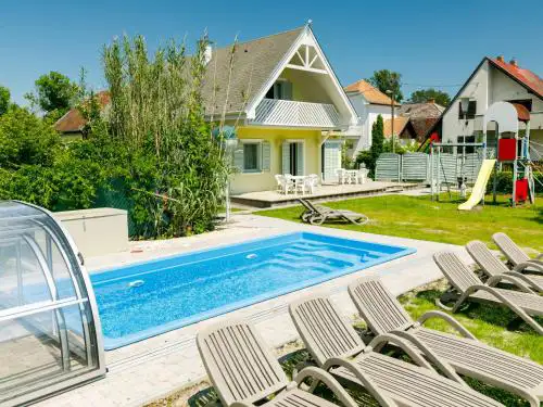 Holiday Home Sapphire by Interhome