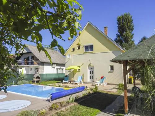 Holiday Home Sunny Day by Interhome