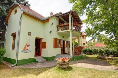 House and Apartment Balatonmariafürdo 19269
