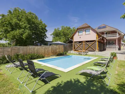 Holiday Home Zsuzsi by Interhome
