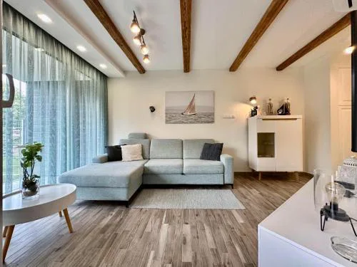 LAKE MOMENTS - Ruby Garden Apartment