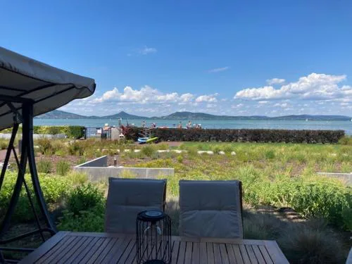 Balatonra néző, gyerekbarát.