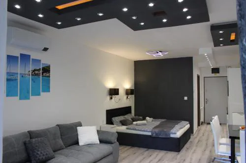Edison Villa 106