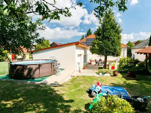 Holiday Home Cherry by Interhome