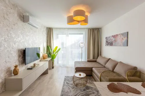 Lakeside 101 Apartment