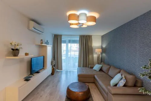 Lakeside Garden Apartment