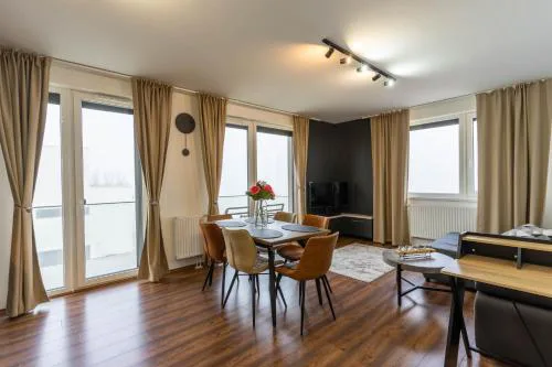 LakeView Apartment 305 Beachfront