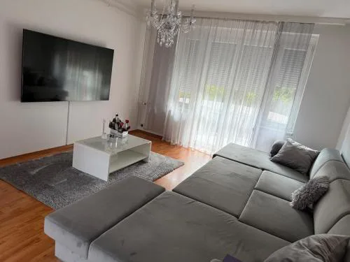 Léna Apartman