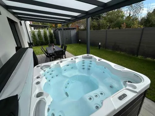 Waikiki Apartman House with Jacuzzi