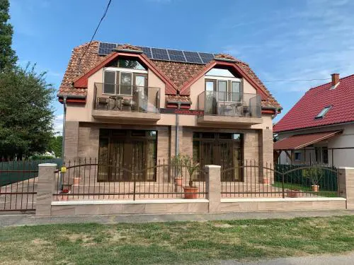 Mediterán Fedett Medencés Apartmanház