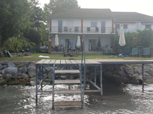 Vízparti apartmanok