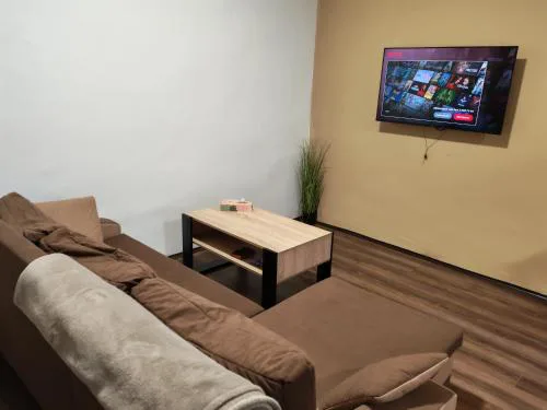 Zo. Low Budget House