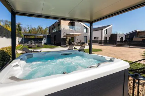Villa Porta Verde II - Private jacuzzi & Garden