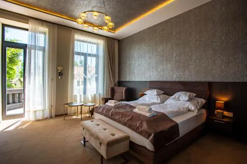 Vöröskő Villa -ELNÖKI szauna és jakuzzi használattal