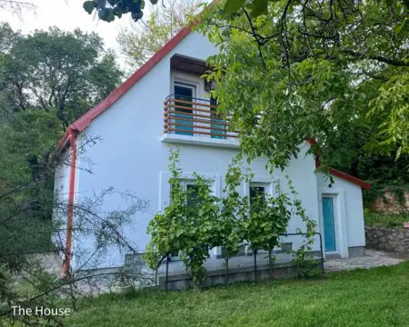 Quiet, green, relaxing place - 3 bedroom villa
