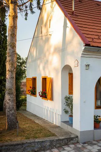D9 Cottage