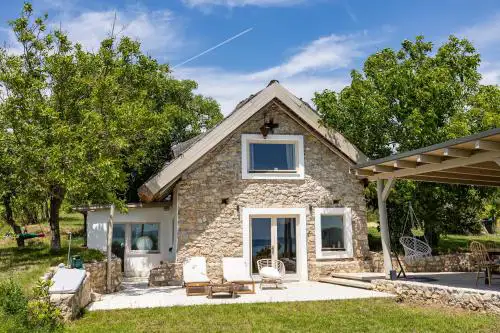 Ermenes 2 - The Vineyard Retreat with Panoramic Views on lake Balaton