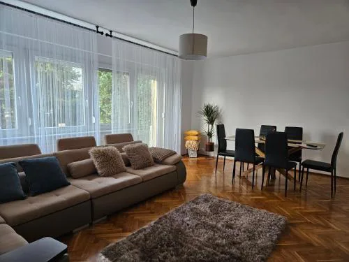 FAMILLE Apartman