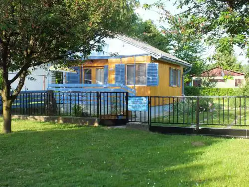 Holiday Home Freistehendes Ferienhaus beim Wellnessbad mit eingezäuntem Garten und Terrasse by Interhome