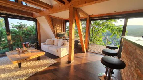 Modern cottage, views and a jacuzzi