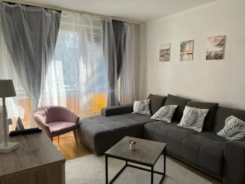 Small Apartman