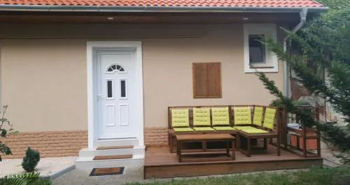 VILLA NEAPOLiS