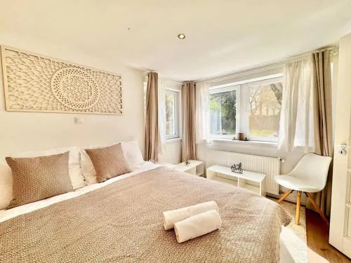 Juicy Private Apartments with Jacuzzi