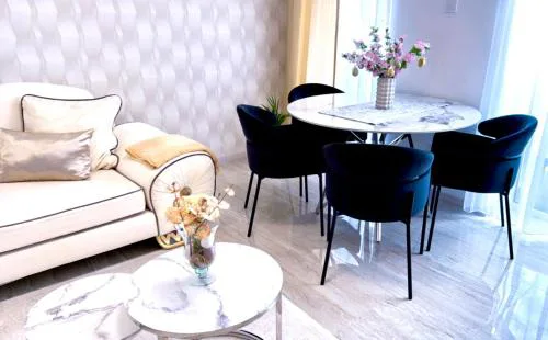 White Home Luxury-free private garage