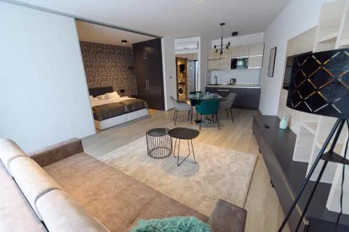 Parizs Garden Apartments