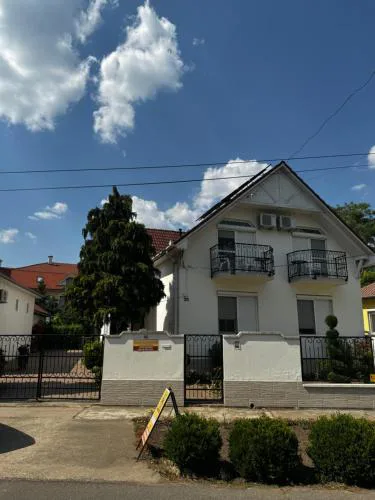 Bazsarózsa Apartman