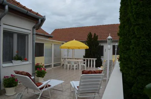 Henrietta - Violetta Apartman