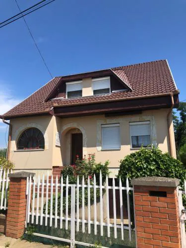 István Apartman
