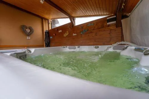 Leila wellness apartmanhàz