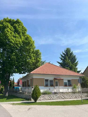 Cseresznyés Ház