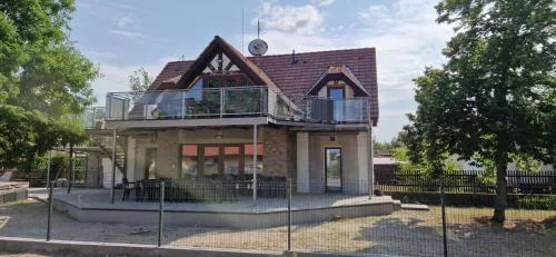 Vadvirág Villa