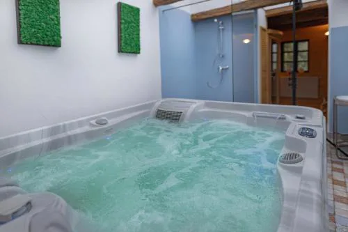 Kégli apartmanok és fürdőház Hollókő